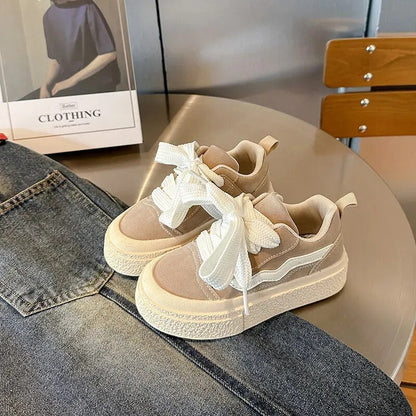 Verspielte Kindersneakers – Komfort und Stil bei jedem Schritt