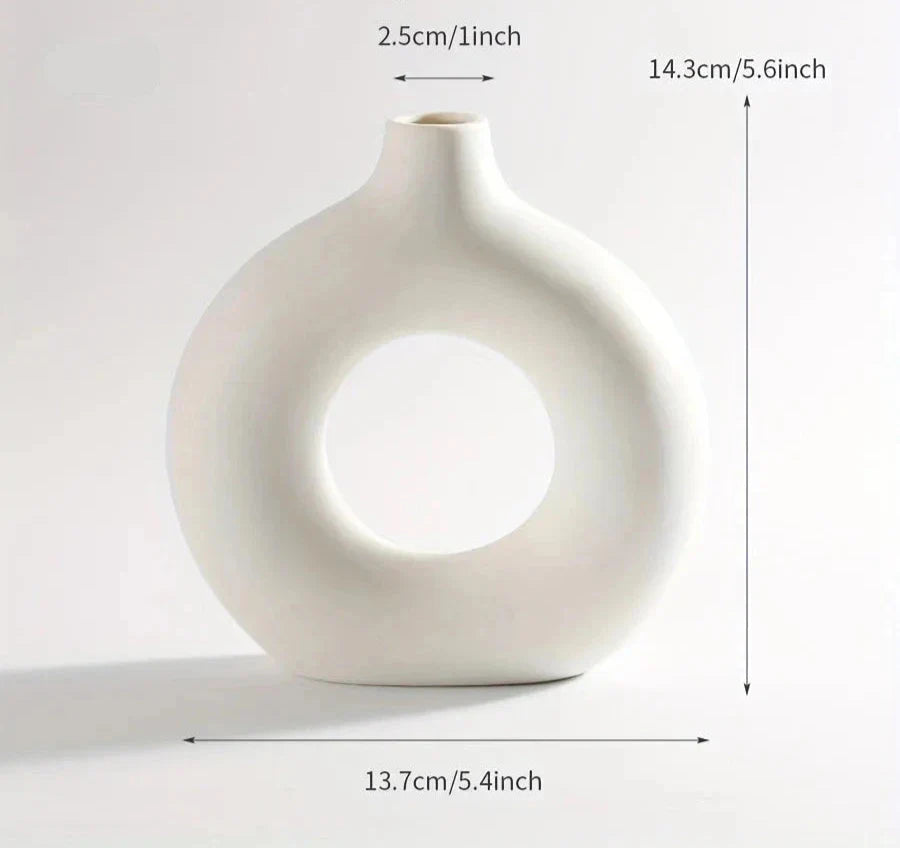 Runde Keramik-Vase im skandinavischen Stil