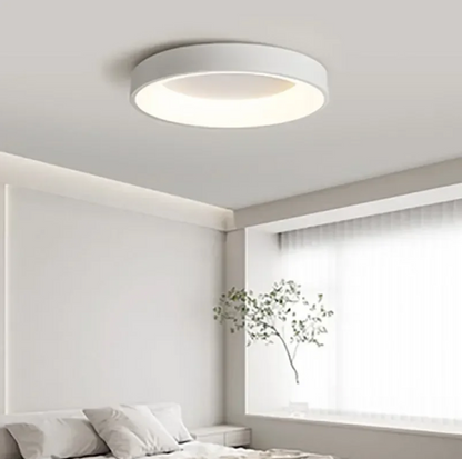 Runde LED-Deckenleuchte im minimalistischen Stil