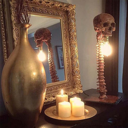 Schedel-Lampe mit Wirbelsäule – Mystisches und einzigartiges Interieurstück