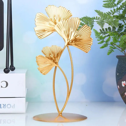 Goldene Ginkgo-Dekoration