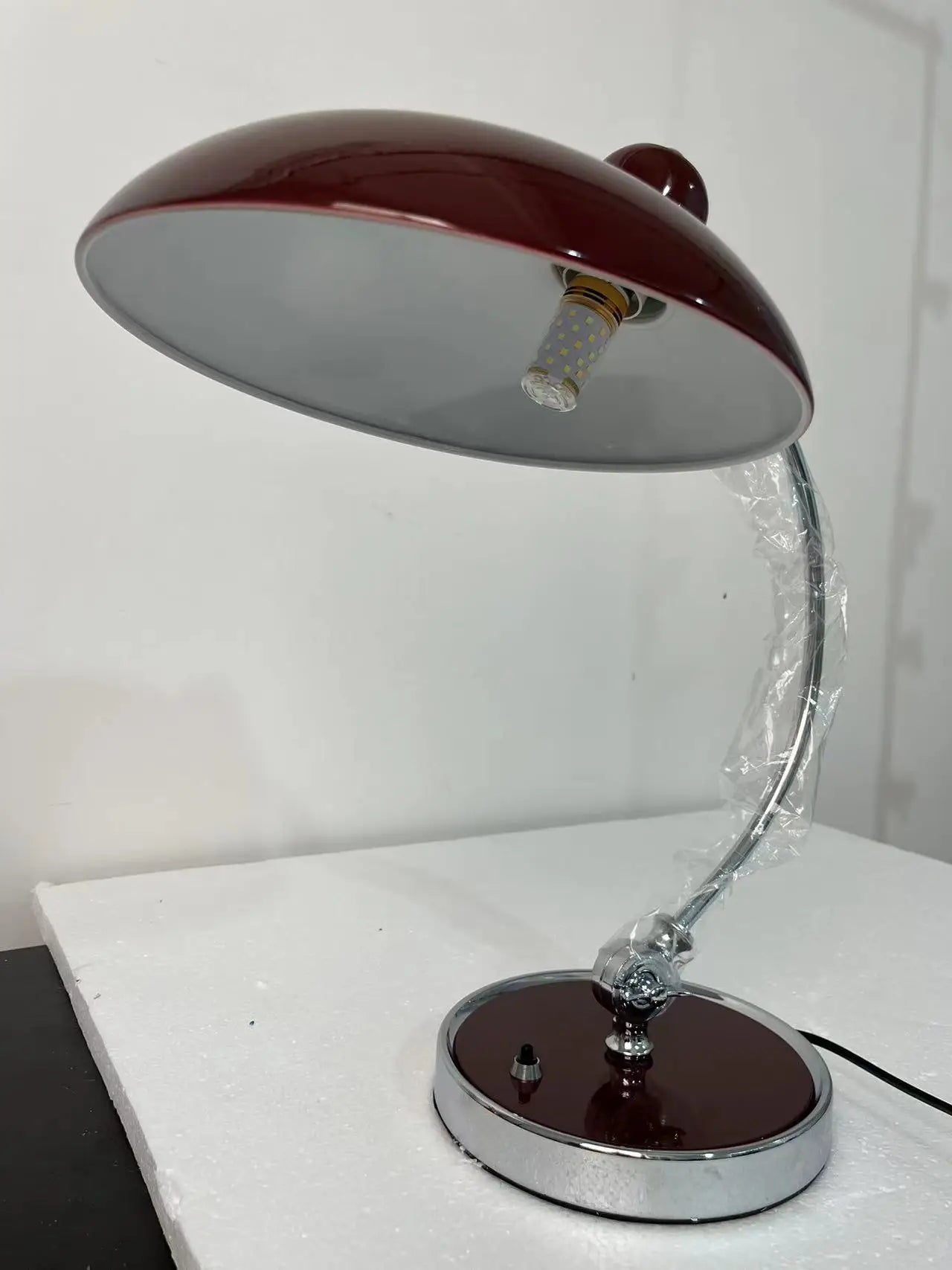 Retro Eleganz Tischlampe – Schaffe eine gemütliche Atmosphäre