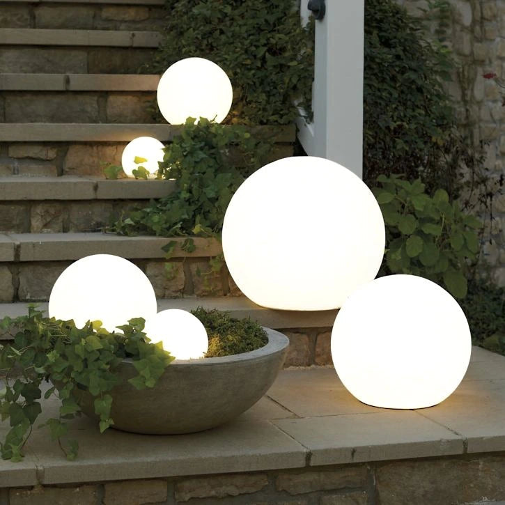 Sphärische Gartenlampe mit Farbenlicht – LED Kugellampe für Innen und Außen