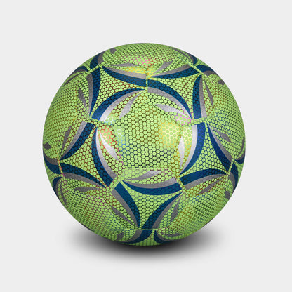 ReflectoKick Fußball – Reflektierend & Langlebig