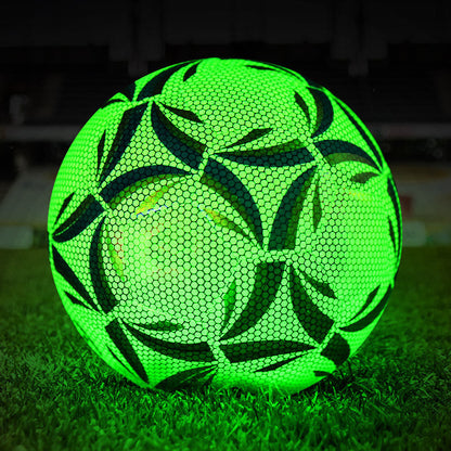 ReflectoKick Fußball – Reflektierend & Langlebig