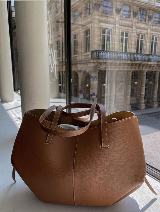 Elegance Tote – Luxuriöse Damenhandtasche mit großzügigem Stauraum