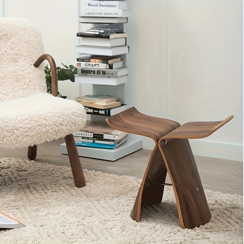 Eleganter Schmetterlingshocker – Zeitloses Design für Wohnzimmer und Eingangsbereich
