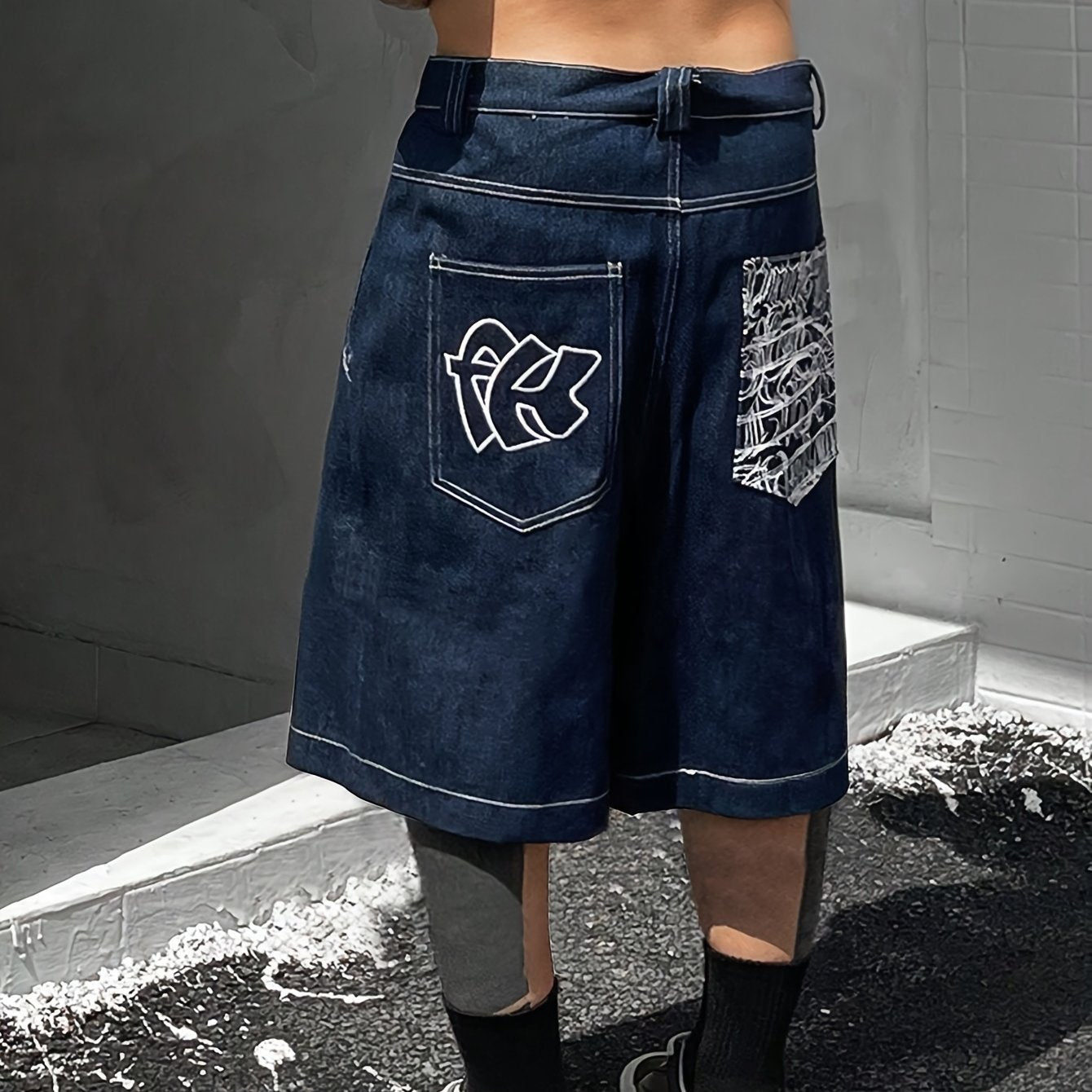 Lässige Bermuda-Denim-Shorts – Lockere Passform mit Stilvollen Blumenstickereien
