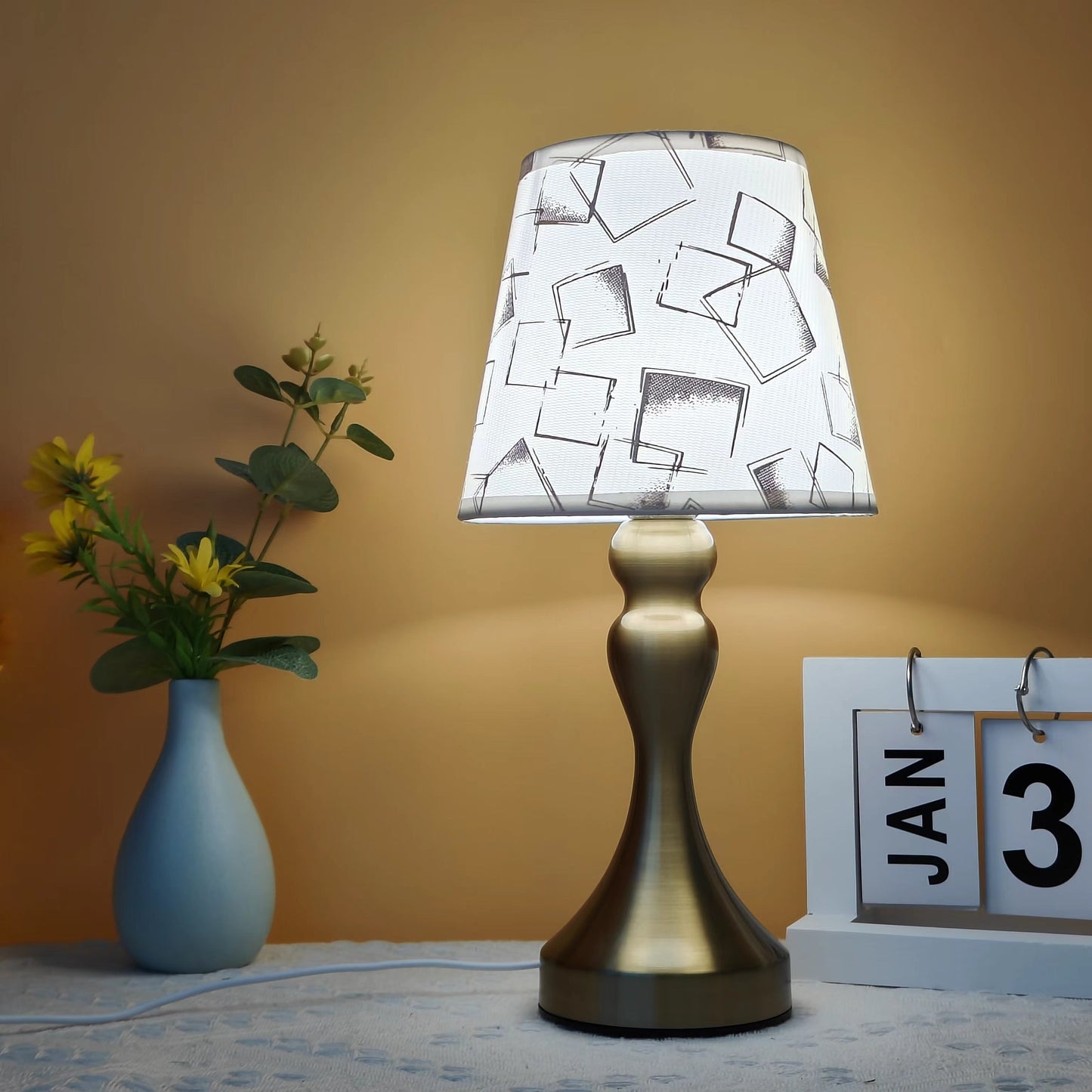 Goldene Eleganz Tischlampe – Raffinierter Stil für jeden Raum