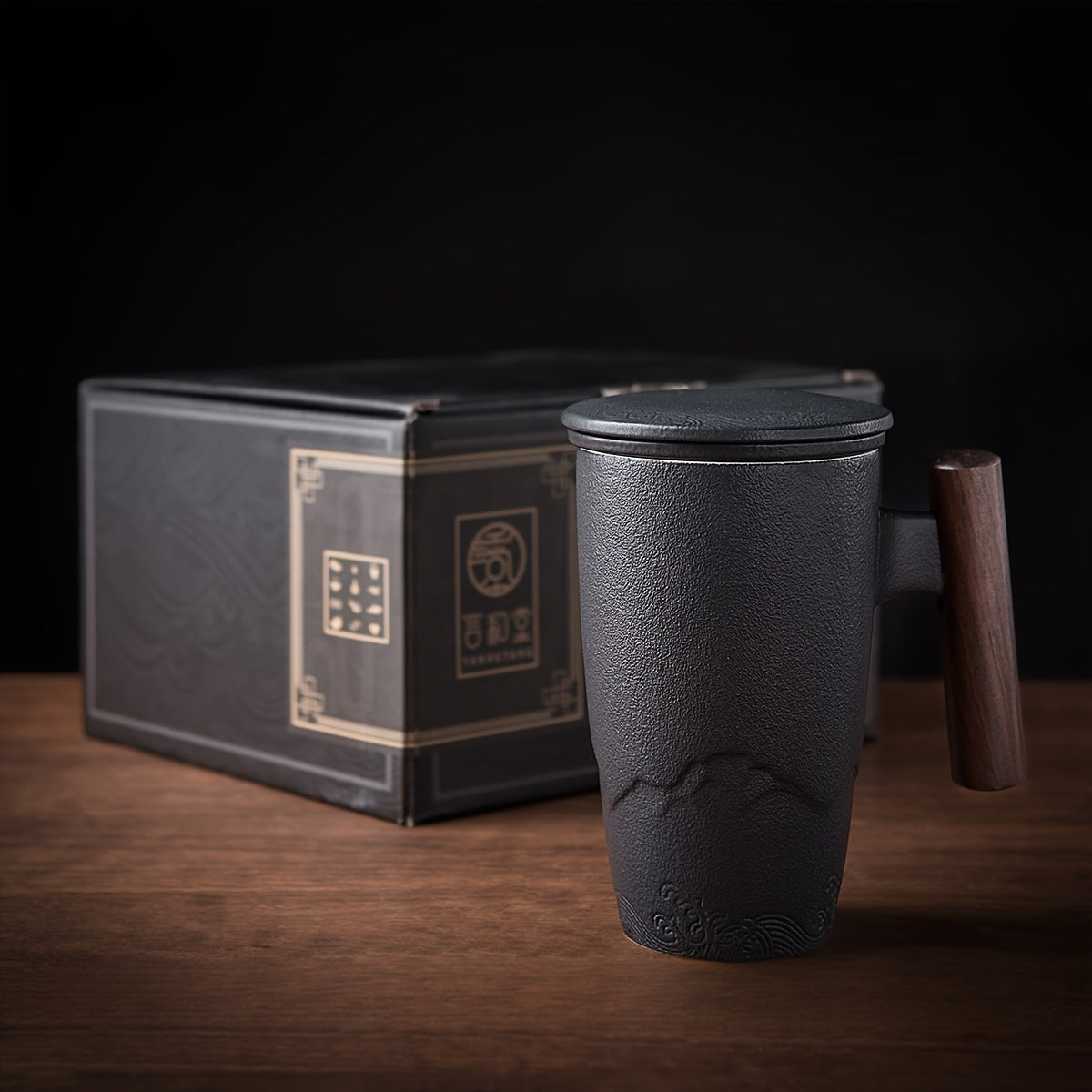 Handgefertigte Keramische Teetasse mit Sieb – Authentisches Design und Praktische Nutzung