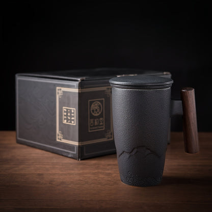 Handgefertigte Keramische Teetasse mit Sieb – Authentisches Design und Praktische Nutzung