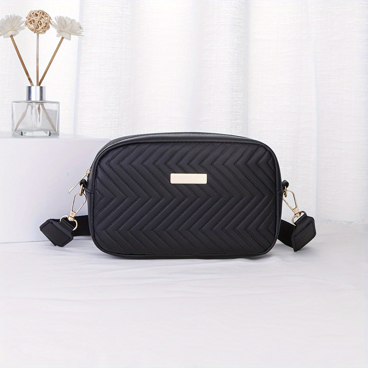 Elegante Leichtgewicht Damenhandtasche – Gestreift und Gepolstert mit Goldener Hardware