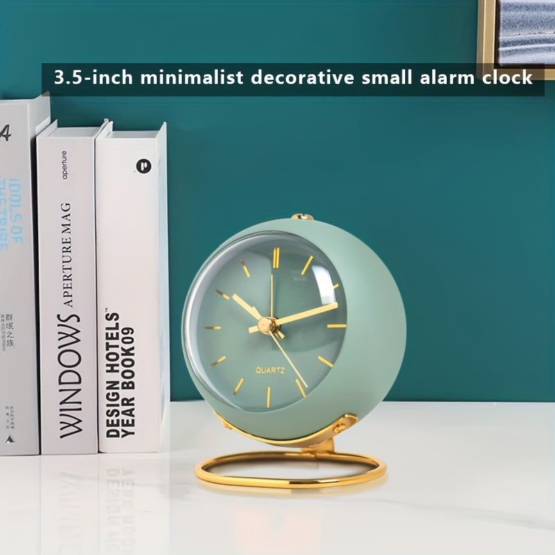 Nordic Silent Desk Clock – Leuchtende Zeiger & Metallrahmen