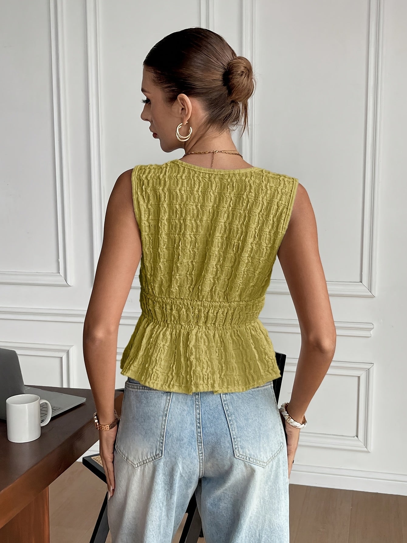 Damen Casual Elegante Ärmellose Bluse – Französisch Stilvoll mit V-Ausschnitt und Rüschen