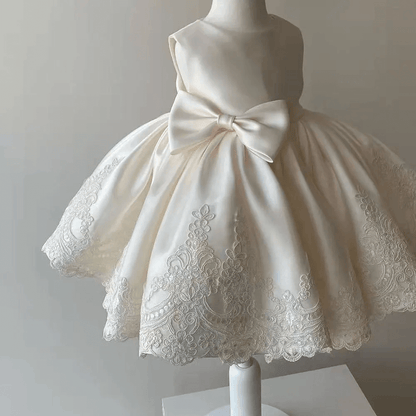 Aurora Prinzessinnenkleid mit Spitze und Schleife – Luxuriös Elegant