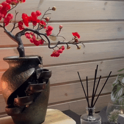 Zen Blossom Wasser-Vase – Beruhigende Bonsai-Dekoration mit Brunnen