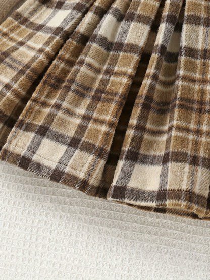 Emma Winter Outfit für Kinder – Rollkragenpullover mit Karorock und Mütze