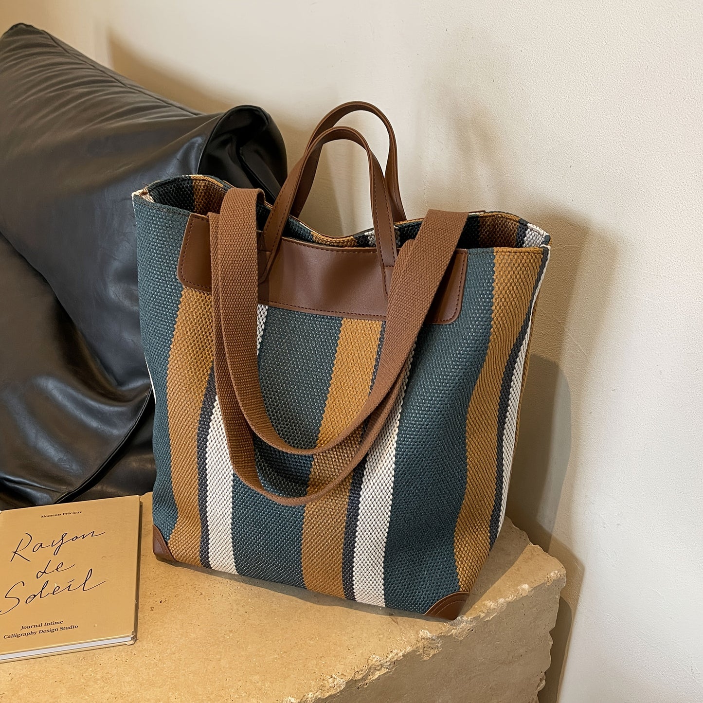 MetroStripe Casual Tote – Funktionalität und Design