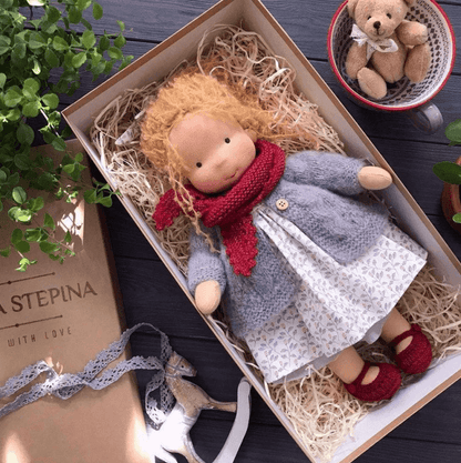 Lana Waldorf Puppe – Weich, Nachhaltig und Handgemacht