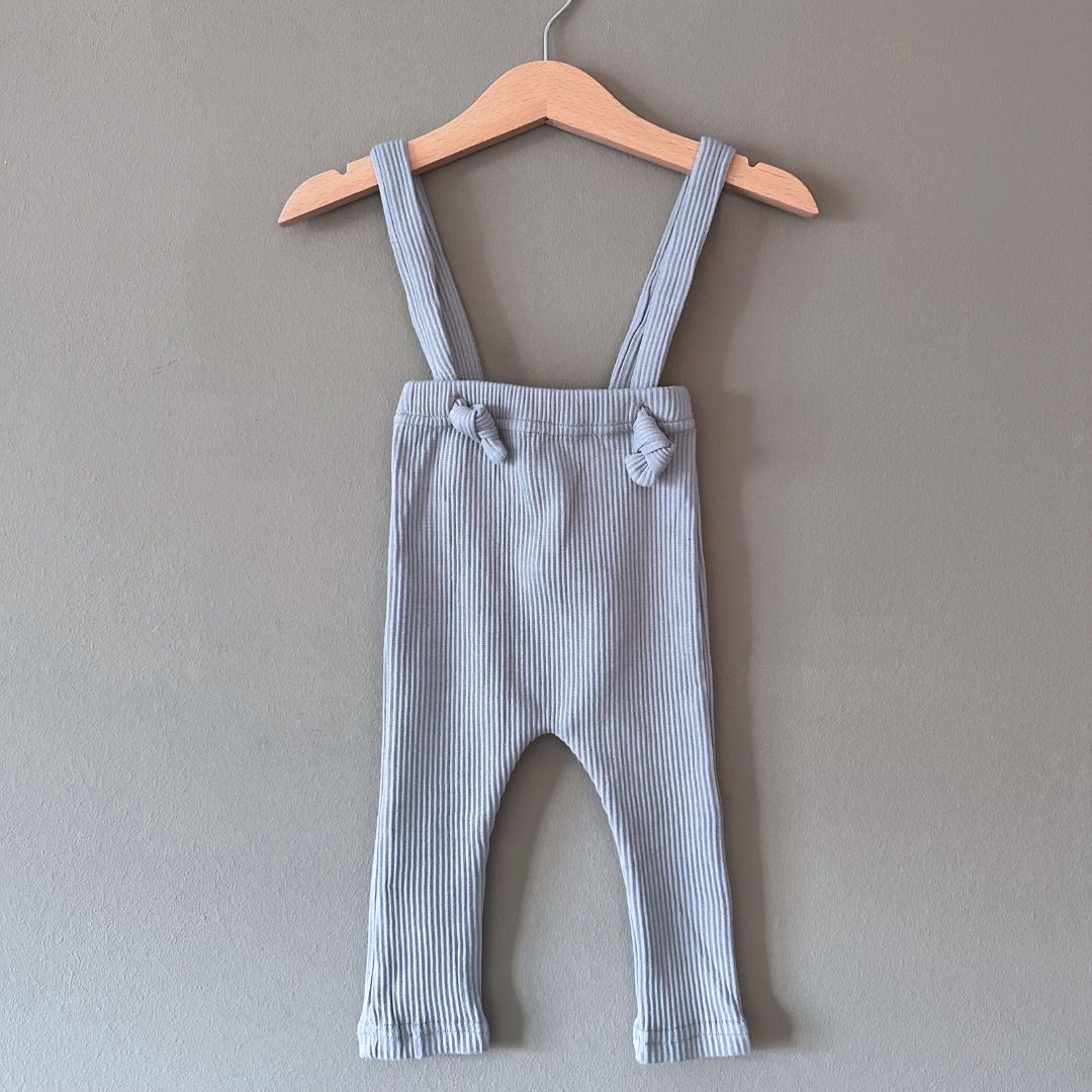 Gemütliche Baby-Rippenhose – Komfortabel und Stilvoll für die Kleinen