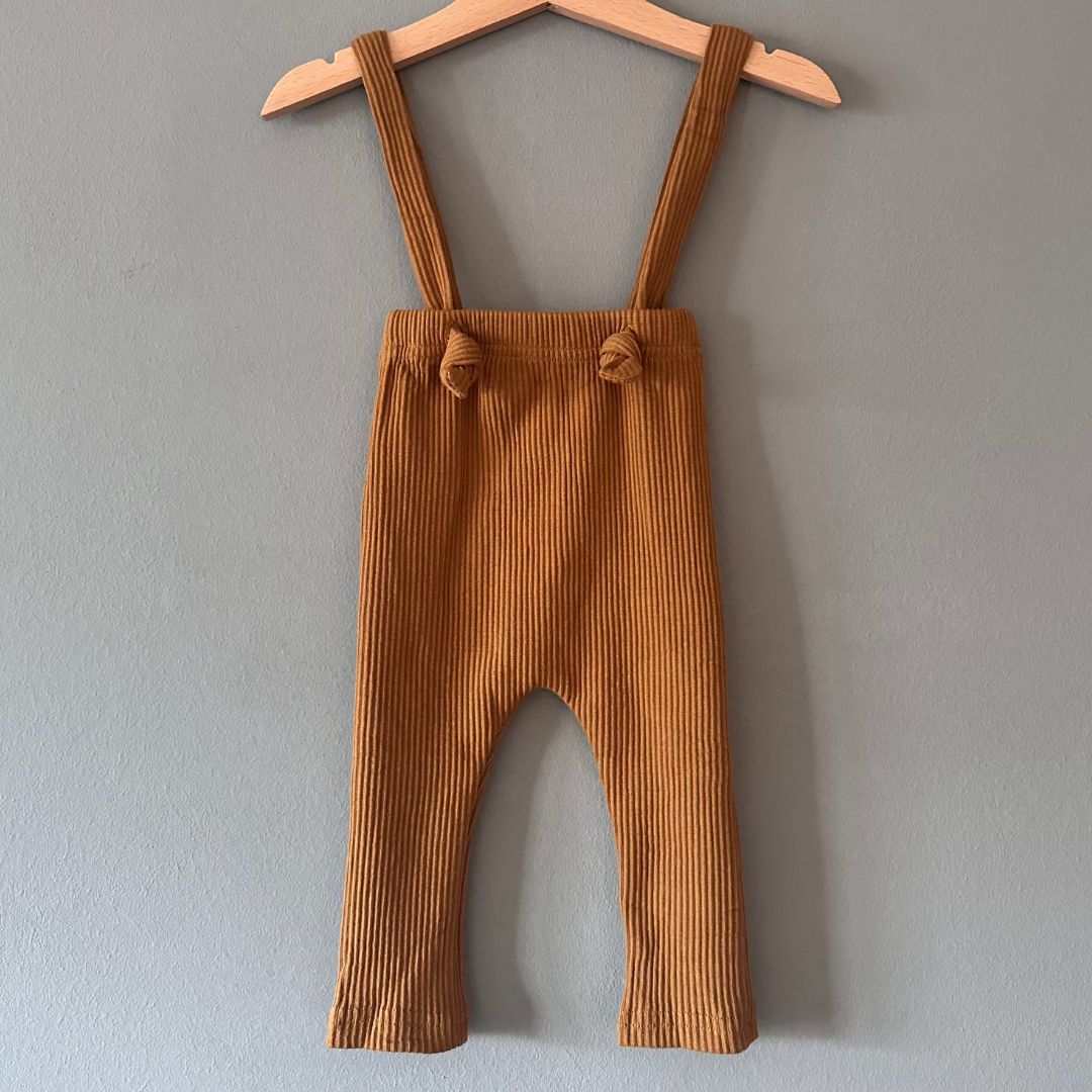 Gemütliche Baby-Rippenhose – Komfortabel und Stilvoll für die Kleinen