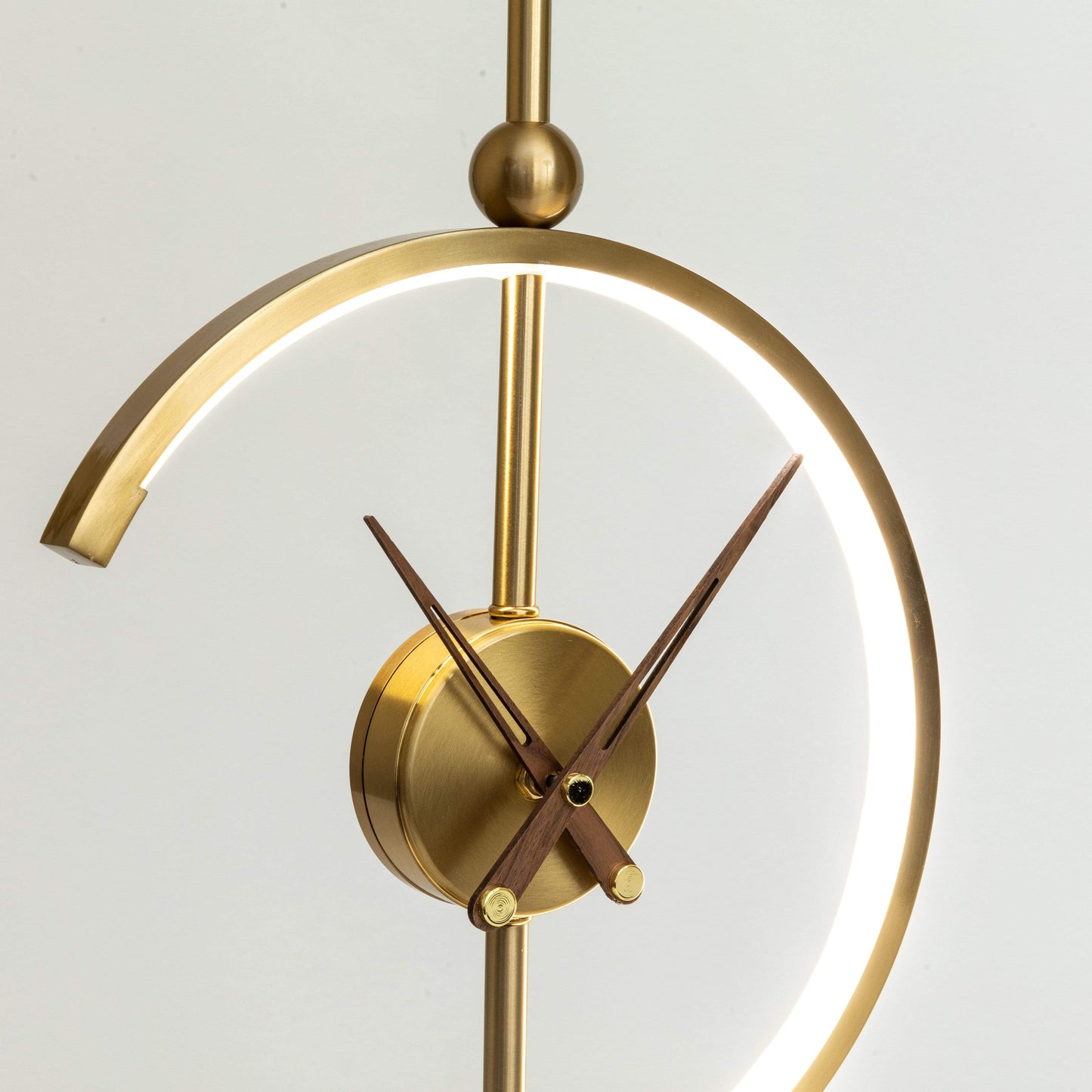Nagoya Luxe Tischlampe – Kunstvolle Beleuchtung mit zeitlosem Design