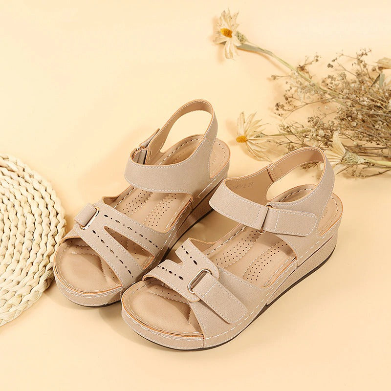 Orthopädische Damen Sandalen mit Keilabsatz für Komfort und Stil