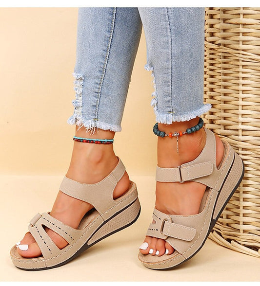 Orthopädische Damen Sandalen mit Keilabsatz für Komfort und Stil