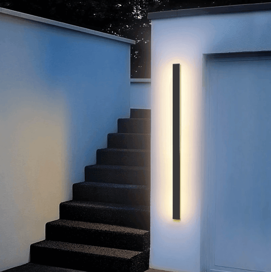 Elegante vertikale LED-Wandlampe – Wetterfeste Außen-Eleganz